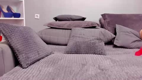 jullia_moor online show from June 22, 3:25 am