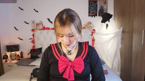 Snapshot of jullianapriv_ chatting on October 8, 2:32 pm jullianapriv_ online show from October 8, 2:32 pm