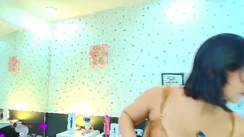 Julieta Reyes   online show from June 11, 11:51 am