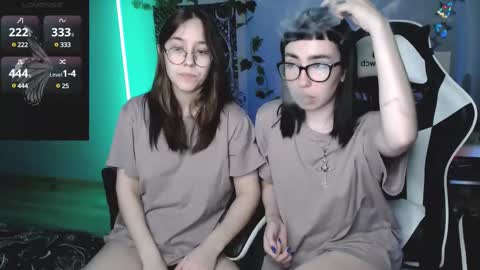 Snapshot of julscinamon chatting on February 25, 7:38 pm Baroness Von Cringe online show from February 25, 7:38 pm