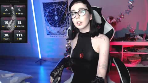 Snapshot of julscinamon chatting on January 12, 6:37 pm Baroness Von Cringe online show from January 12, 6:37 pm