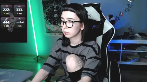 Snapshot of julscinamon chatting on January 14, 7:00 pm Baroness Von Cringe online show from January 14, 7:00 pm