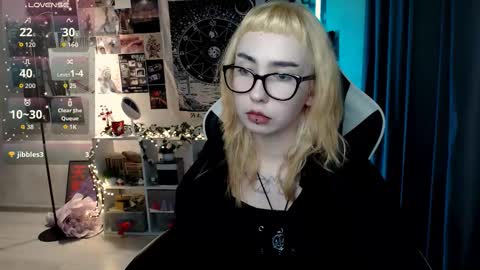 Snapshot of julscinamon chatting on September 21, 6:50 pm Baroness Von Cringe online show from September 21, 6:50 pm