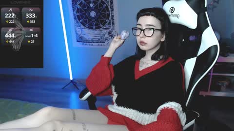 Snapshot of julscinamon chatting on December 22, 8:36 pm Baroness Von Cringe online show from December 22, 8:36 pm