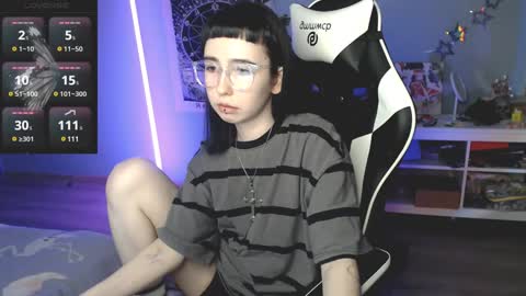 Snapshot of julscinamon chatting on February 7, 5:51 pm Baroness Von Cringe online show from February 7, 5:51 pm