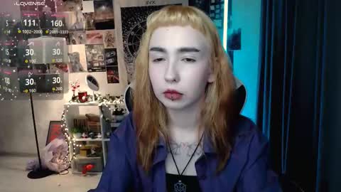 Snapshot of julscinamon chatting on September 13, 2:58 pm Baroness Von Cringe online show from September 13, 2:58 pm