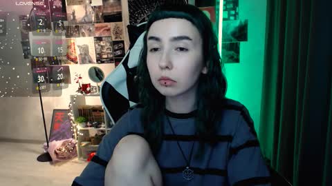 Snapshot of julscinamon chatting on October 8, 6:01 pm Baroness Von Cringe online show from October 8, 6:01 pm