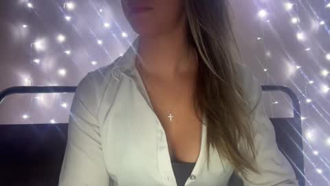 Just peachyyy online show from December 4, 4:10 am