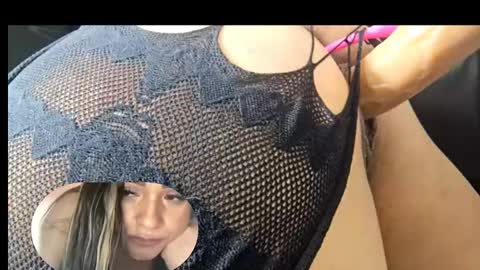 Snapshot of justagirlof chatting on February 20, 6:39 am Layla online show from February 20, 6:39 am
