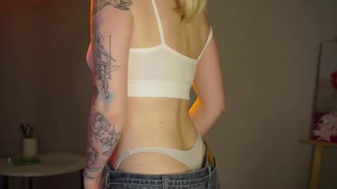 Snapshot of justbarbie chatting on February 10, 1:24 am Alexa online show from February 10, 1:24 am