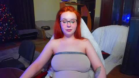 justfoxy online show from April 7, 12:01 am