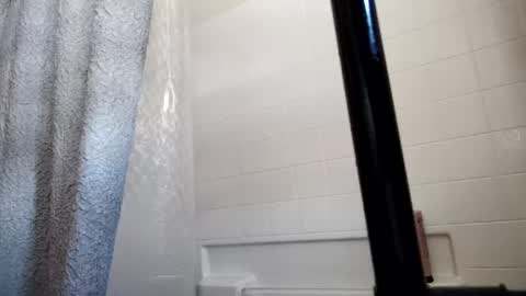 justjenn193315 online show from July 22, 5:25 pm