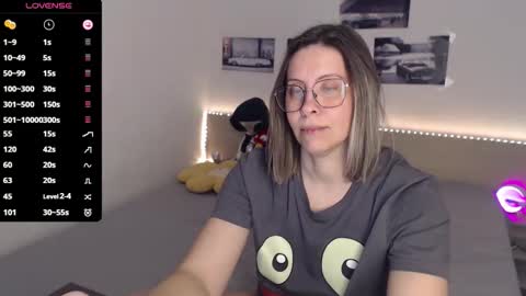 Julie online show from March 10, 5:22 am