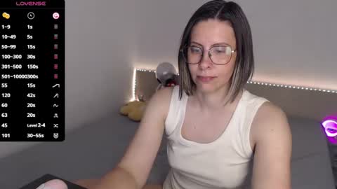Julie online show from June 15, 4:02 am