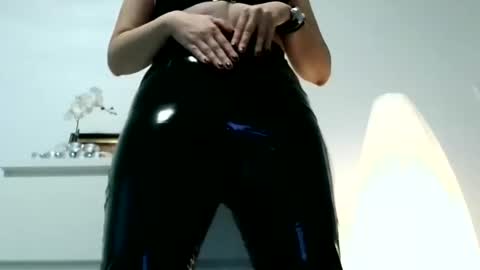 Snapshot of k_queen36 chatting on December 22, 10:38 am k_queen36 online show from December 22, 10:38 am