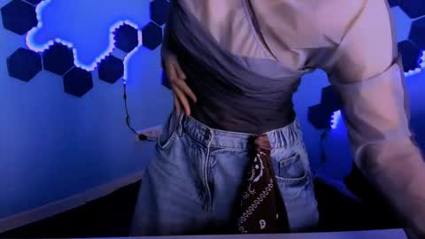 kaela_spell_ online show from May 15, 12:27 am