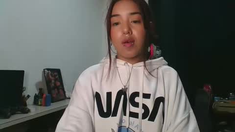 KAHELIINDEPENDENT MODEL online show from October 24, 11:23 pm