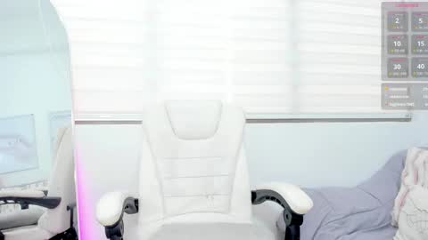 Snapshot of kaia_cam chatting on October 6, 12:44 pm    online show from October 6, 12:44 pm