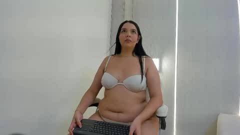 Kailyn online show from April 28, 11:36 am