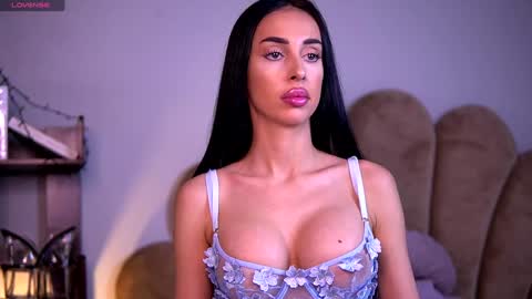 Snapshot of kairaandrews chatting on February 1, 7:13 pm Kaira online show from February 1, 7:13 pm