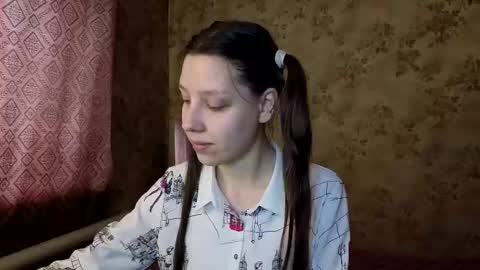 Mari  Simmons online show from March 7, 1:45 am