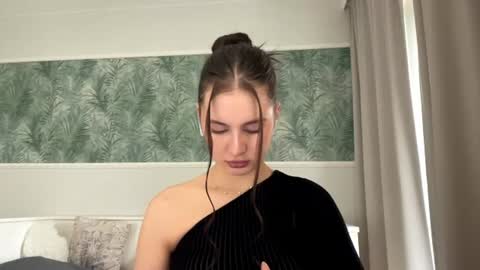 Laura online show from July 5, 1:17 pm