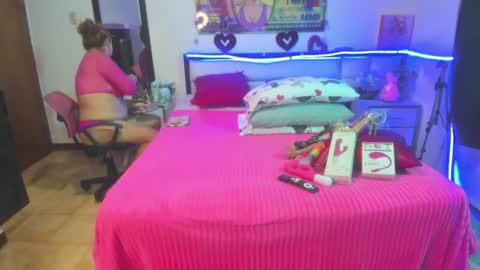 Snapshot of karen_milf_2 chatting on December 7, 3:47 am Karen online show from December 7, 3:47 am