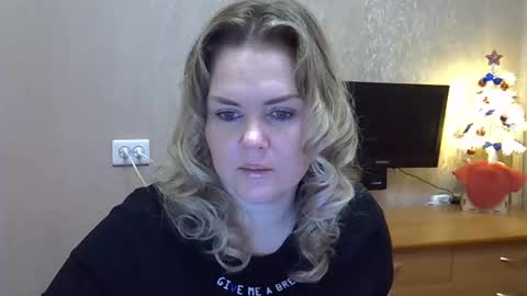 karennelsonx online show from December 16, 11:27 am