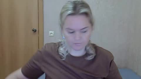 karennelsonx online show from February 26, 11:09 am