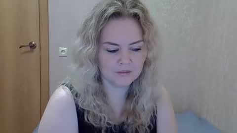 karennelsonx online show from November 24, 9:55 am