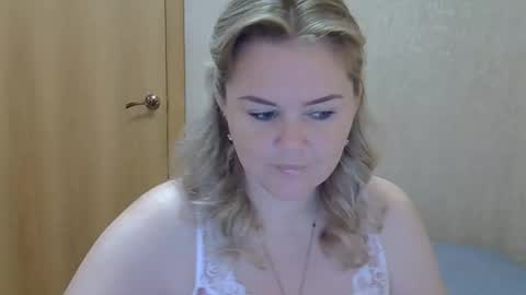 karennelsonx online show from September 22, 7:29 am