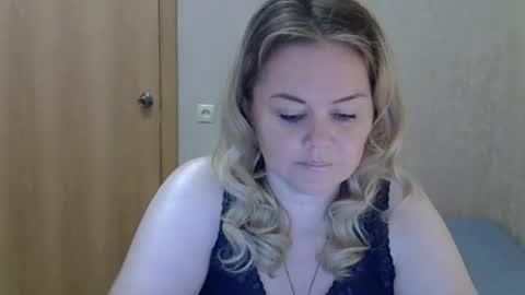 karennelsonx online show from July 30, 11:33 am