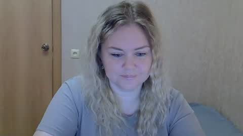 karennelsonx online show from June 17, 9:43 am