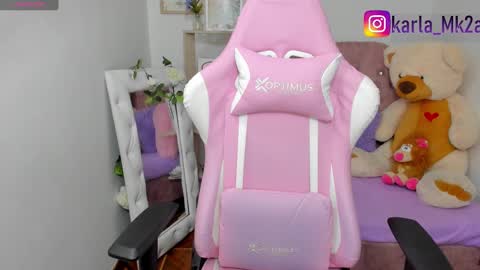 Snapshot of karla_cutee1 chatting on December 4, 2:53 am karla online show from December 4, 2:53 am