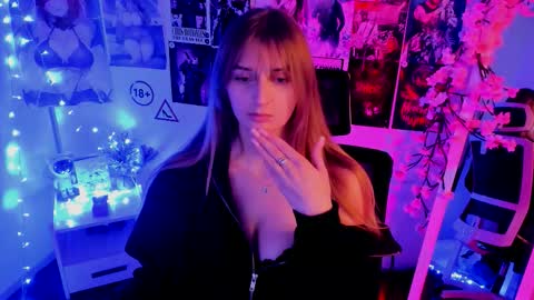 Karla online show from November 13, 2:05 pm