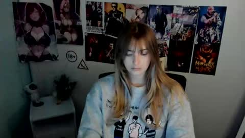 Snapshot of karla_flower chatting on October 19, 12:18 pm Karla online show from October 19, 12:18 pm