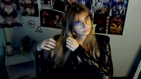 Snapshot of karla_flower chatting on October 16, 12:08 pm Karla online show from October 16, 12:08 pm