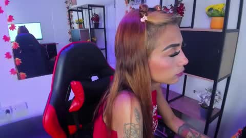 karlaslutskinny__ online show from January 9, 3:33 am