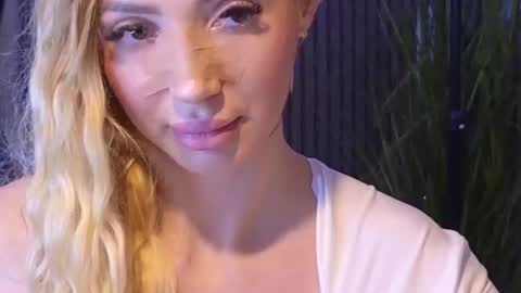 Julia online show from June 28, 7:42 pm