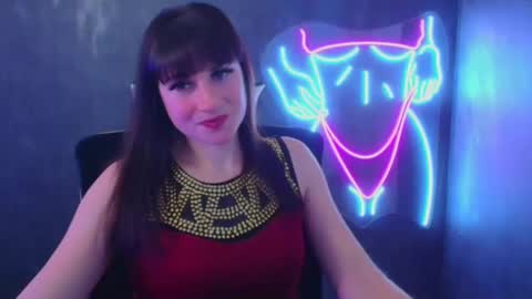 Snapshot of karolina_mia chatting on December 2, 7:10 am Caroline online show from December 2, 7:10 am