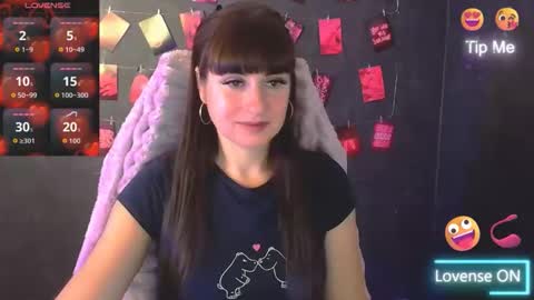 Snapshot of karolina_mia chatting on October 16, 6:16 am Caroline online show from October 16, 6:16 am