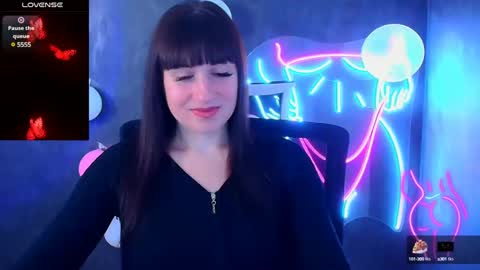 Snapshot of karolina_mia chatting on March 3, 6:42 am Caroline online show from March 3, 6:42 am