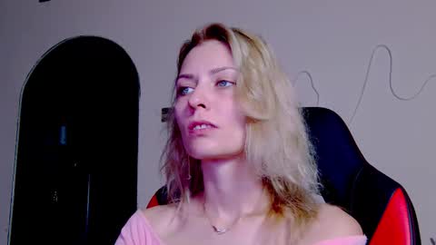 karoline121 online show from November 6, 3:40 pm