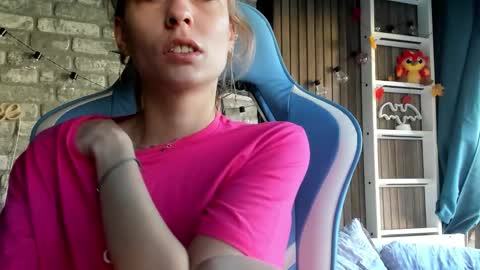 karoline121 online show from December 16, 7:47 am