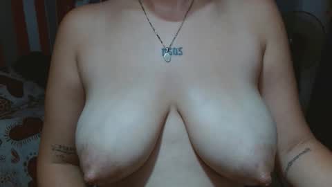 karoline_lov2 online show from October 24, 1:12 am