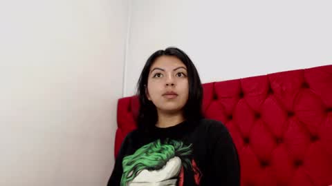 Snapshot of karolineburnx chatting on February 12, 8:18 pm Isa online show from February 12, 8:18 pm