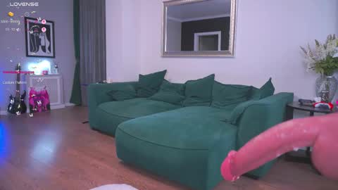 karolineneuer online show from September 21, 5:44 pm