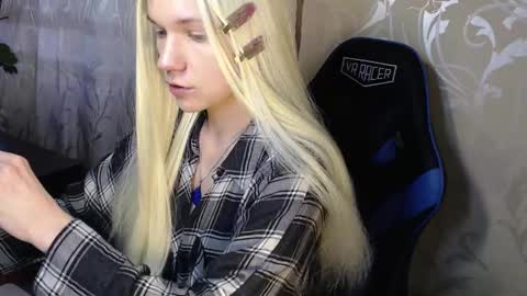 Caroline Fox online show from March 11, 11:03 am