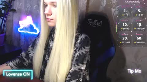 Caroline Fox online show from March 18, 10:09 am