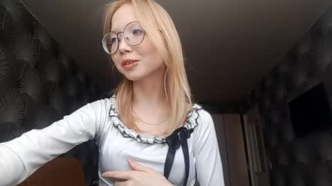 Sara online show from March 18, 8:08 am